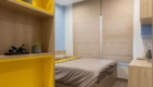 Phòng ngủ bé trai sử dụng màu gỗ sồi kết hợp màu xanh và vàng năng động
