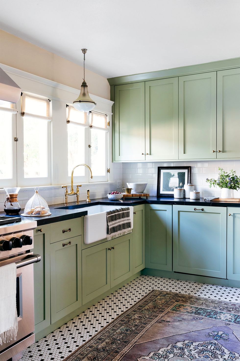màu xanh lá cây trong tủ bếp