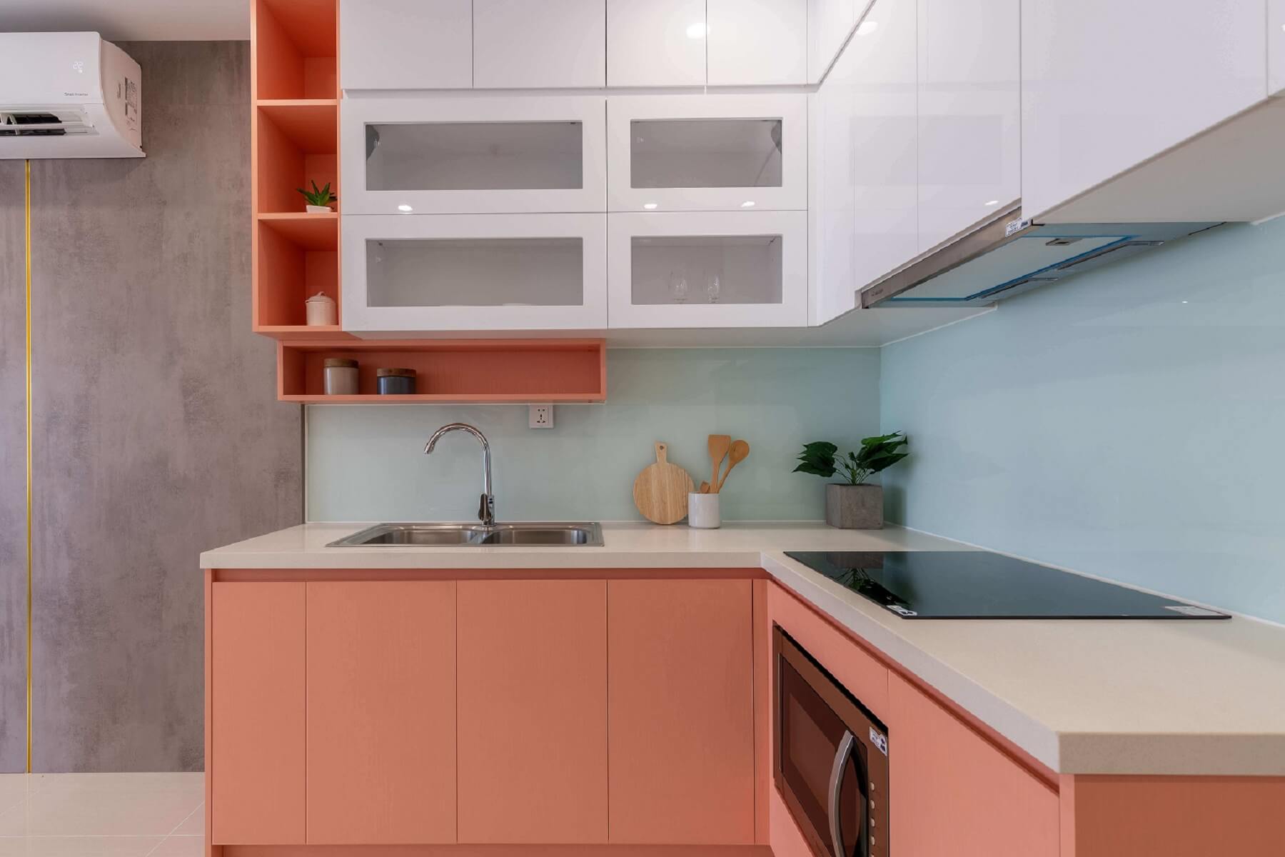 Tủ bếp Melamine kết hợp Acrylic bóng gương hiện đại