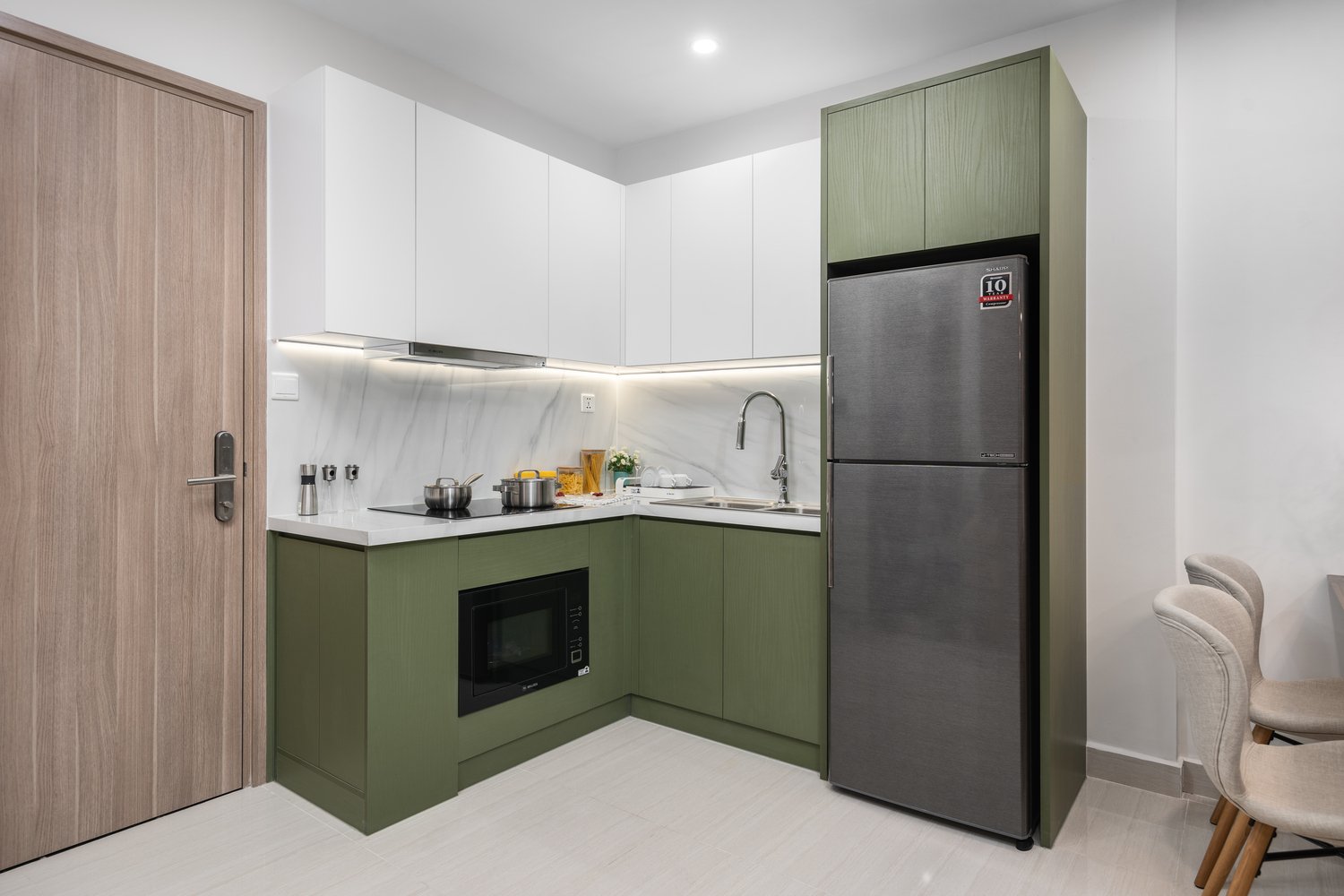 tủ bếp màu xanh rêu