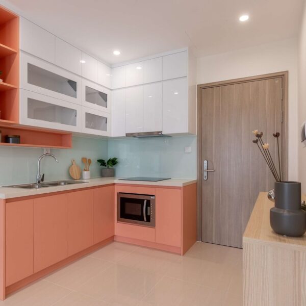 Tủ bếp chữ L màu sắc độc đáo