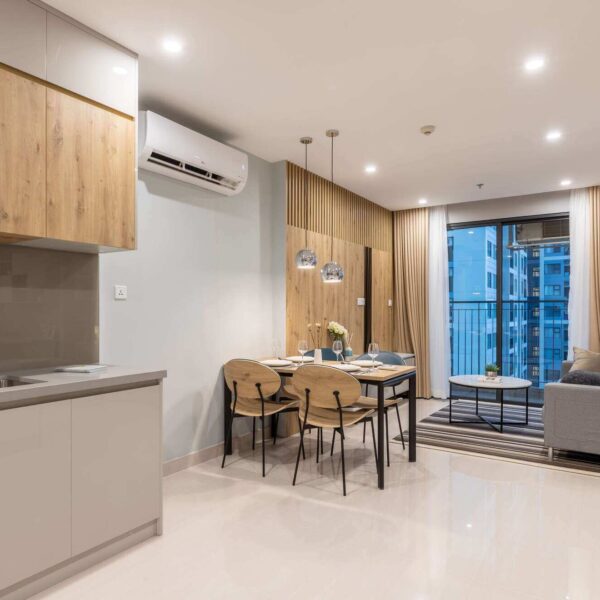 Tủ bếp màu xám cho căn hộ 2 phòng ngủ