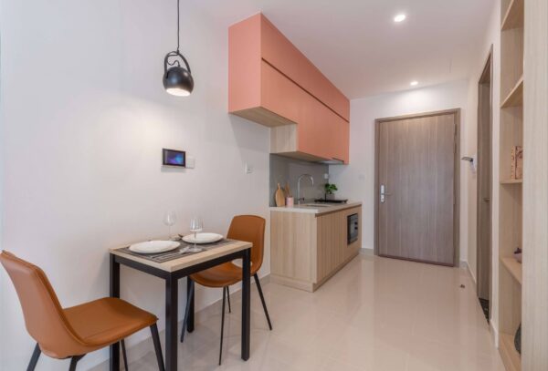 Tủ bếp melamine màu hồng nude cá tính